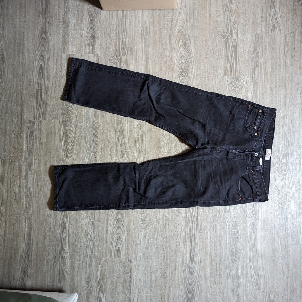 EUC Men's Levi's Size 34 w/ Button Fly Closure